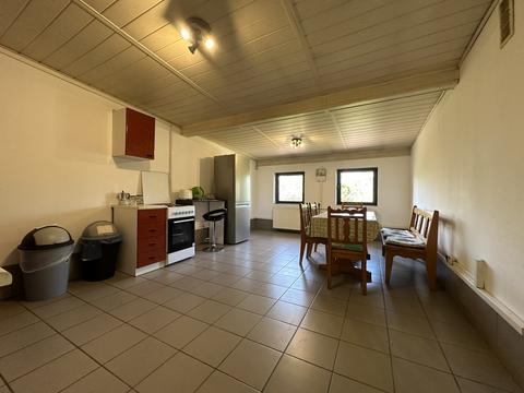 Wspólna kuchnia z jadalnią – hostel pracowniczy Częstochowa (1/3)