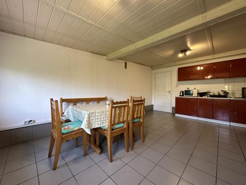 Wspólna kuchnia z jadalnią – hostel pracowniczy Częstochowa (2/3)
